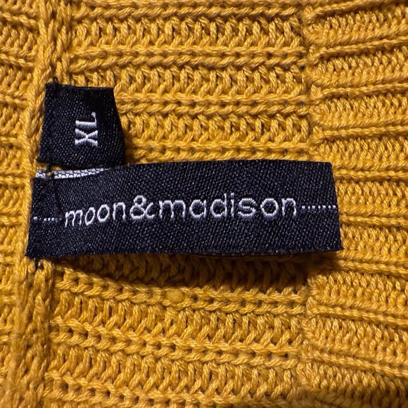 Moon & Madison Women's Chubby mustard long sleeve crew neck sweater; Size XL - Picture 3 of 7